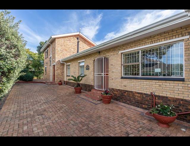4 BEDROOM HOUSE FOR SALE IN BERGVLIET